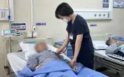 Hai bệnh nhân sốc phản vệ nguy kịch do men gan tăng gấp 10 lần sau truyền dịch tại nhà