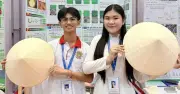 Học sinh Cần Thơ sáng chế lá nhân tạo từ vỏ sầu riêng, cứu nghề chằm nón truyền thống