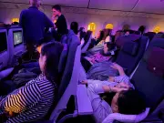 Hàng trăm nghìn hành khách mắc kẹt, sân bay Trung Đông đóng cửa vì chiến sự