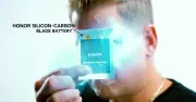HONOR trình diễn Blade Battery 7.000 mAh: Viên pin mỏng như lưỡi dao cho điện thoại gập tương lai