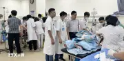 Khẩn trương cứu chữa các nạn nhân trong vụ xe lao xuống vực ở Tam Đảo
