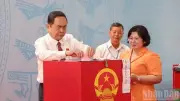 Không khí phấn khởi tại các điểm bầu cử Quốc hội khóa XVI và HĐND các cấp