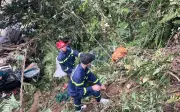 Lực lượng cứu hộ Quảng Ngãi xuống vực sâu 200m đưa thi thể nạn nhân tai nạn giao thông