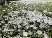 Mưa đá bất thường kèm giông mạnh ở miền Bắc: Dấu hiệu biến đổi khí hậu?