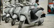 Mua xe máy điện online: Giá ưu đãi và khuyến mãi hấp dẫn trên sàn TMĐT