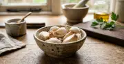 Ăn tỏi sống mỗi ngày: Lợi ích bất ngờ cho tim mạch và huyết áp