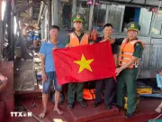 Ngư dân Đà Nẵng và lực lượng pháp luật đoàn kết gỡ thẻ vàng IUU