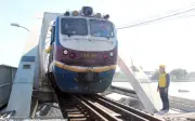 Đường sắt Bắc Nam thông tuyến qua cầu Ghềnh sau 5 ngày bị gián đoạn