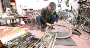 Ông Tiền giữa đời thường: 20 năm tái sinh xe đạp cũ trao tặng học sinh nghèo