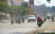 Đường Trần Quý Cáp bụi mù, kinh doanh đình trệ vì thi công kéo dài