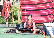 Nghệ nhân Y Ấp: Giữ lửa thổ cẩm Giẻ Triêng giữa nhịp sống hiện đại