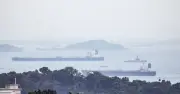 Người Anh tại Singapore theo dõi tàu dầu Iran bị trừng phạt giữa lúc giá dầu tăng vọt