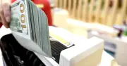 Ngân hàng Nhà nước tăng tỷ giá trung tâm, USD trong nước vọt lên kịch trần