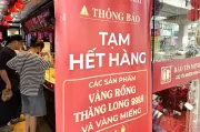 Nhiều thương hiệu vàng lớn báo hết nhẫn trơn, khách xếp hàng dài chờ mua
