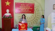 Phó Chủ tịch nước Võ Thị Ánh Xuân cùng lãnh đạo An Giang bỏ phiếu đầu tiên tại Long Xuyên