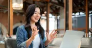 Phụ Nữ Hiện Đại Tìm Hạnh Phúc Trong Sự Phù Hợp, Không Phải Sự Hoàn Hảo