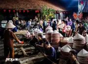 Phiên chợ chớp nhoáng giữ nghề thêu trăm năm ở Hà Nội