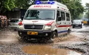 Phép màu Ấn Độ: Phụ nữ 'chết não' hồi sinh sau cú sốc từ ổ gà trên xe cứu thương