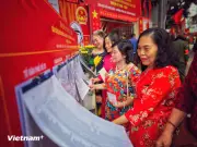 Rực rỡ sắc màu cử tri thủ đô đi bỏ phiếu trong Ngày hội non sông