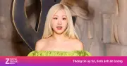 Rosé (BLACKPINK) gây tranh cãi với váy mini trễ vai tại Tuần lễ thời trang Paris