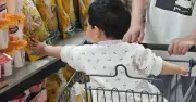 Siêu thị - 'Phòng thí nghiệm' tâm lý phản ánh giáo dục gia đình và EQ của trẻ
