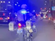 Từ lời đề nghị của người đàn ông đi ô tô, Thường vụ CSGT hành động khẩn