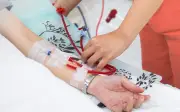 Thói quen uống nước sai cách làm tăng nguy cơ suy thận, nhiều người Việt mắc phải