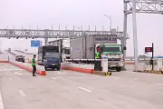 Thu phí cao tốc Thanh Hóa: Hệ thống tự động bỏ tay khi xe chạy quá tốc độ