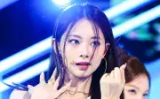 Tzuyu (TWICE) Khóc Nức Nở Trong Đêm Diễn Lịch Sử Tại Đài Loan