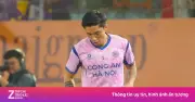 Văn Quyết từ chối bắt tay Văn Hậu sau pha va chạm căng thẳng tại derby thủ đô
