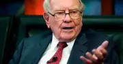 Warren Buffett cảnh báo 2 kiểu 'hào phóng' khiến người trẻ khó bứt phá