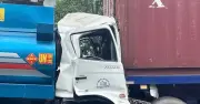 Xe bồn tông xe container, tài xế tử vong trong cabin tại Hà Nội