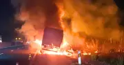 Xe tải bất ngờ bốc cháy dữ dội trên cao tốc Hà Nội - Hải Phòng