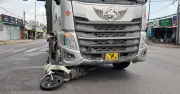 Xe đầu kéo Tây Ninh tông xe máy Đồng Tháp, người đàn ông bị chèn chân nặng