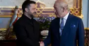 Zelensky tặng Vua Anh Charles III máy tính bảng theo dõi chiến sự thời gian thực