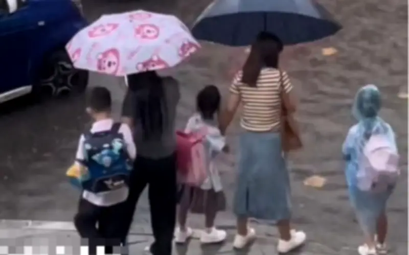 3 đứa trẻ qua đường và 3 quan điểm giáo dục con trai trái ngược