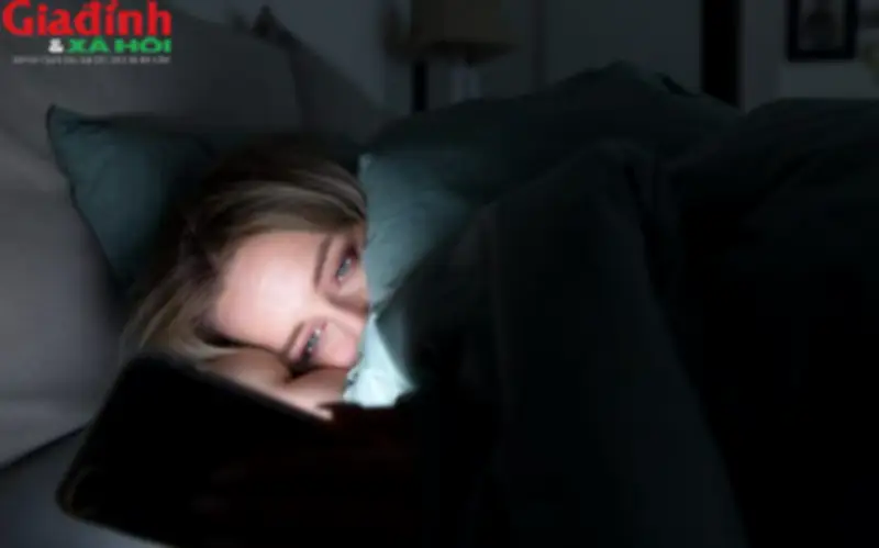 3 thói quen buổi tối tưởng vô hại nhưng âm thầm rút cạn năng lượng của bạn