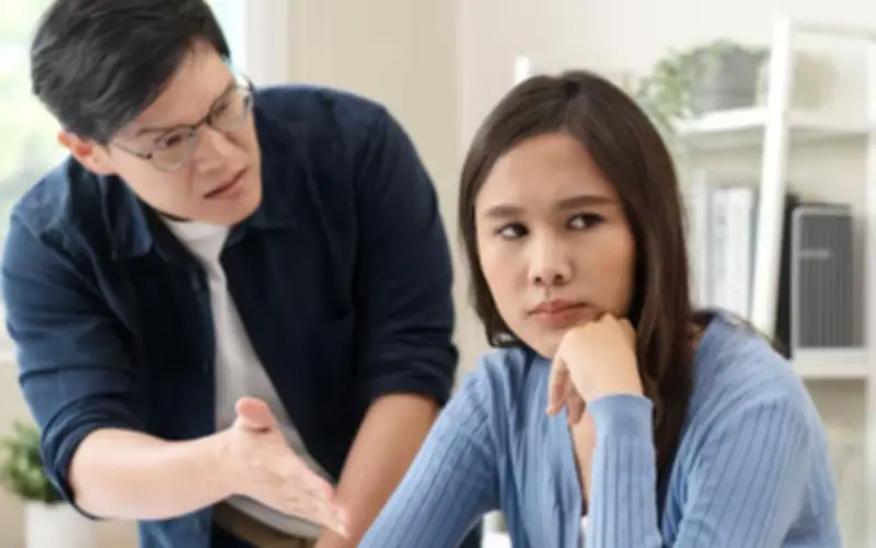 5 Kiểu Người Càng Ở Cạnh Lâu Càng Khiến Bạn Thụt Lùi Trong Cuộc Sống