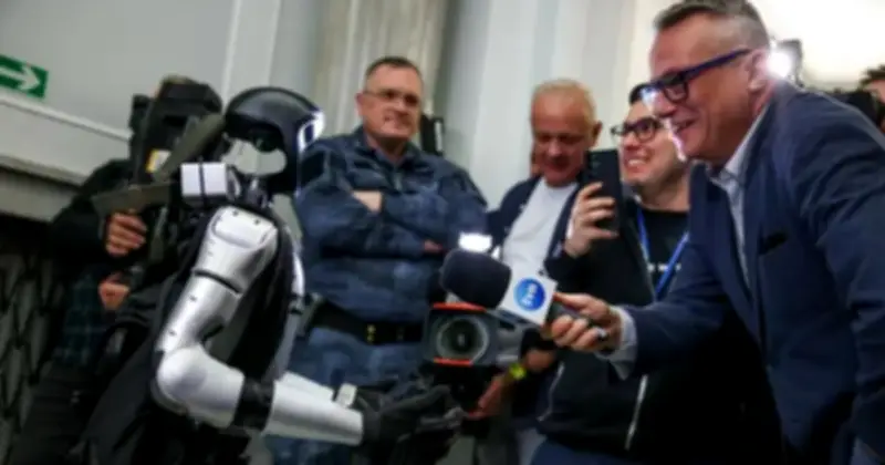 90% đơn hàng robot hình người tại Trung Quốc chỉ để chụp ảnh? Sự thật phía sau