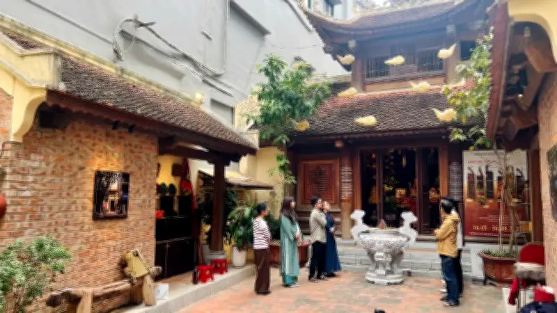 Đưa Nghề Thủ Công Vào Di Tích: Cách Làm Mới Di Sản Giữa Lòng Phố Cổ Hà Nội