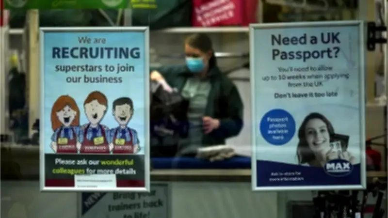 Anh đối mặt nguy cơ thất nghiệp vượt 2 triệu người, tăng trưởng kinh tế chững lại