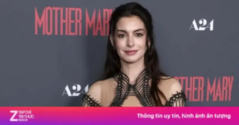 Anne Hathaway gây sốc với đầm xuyên thấu tại buổi ra mắt phim Mother Mary