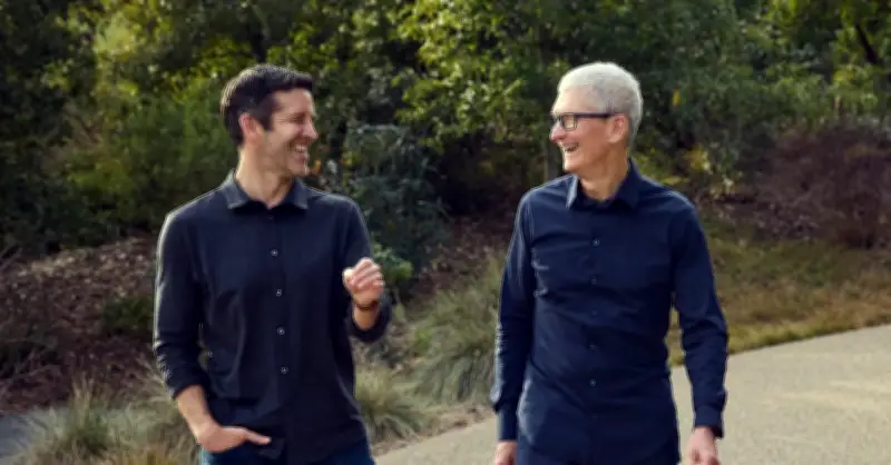 Apple công bố John Ternus kế nhiệm Tim Cook làm CEO từ tháng 9
