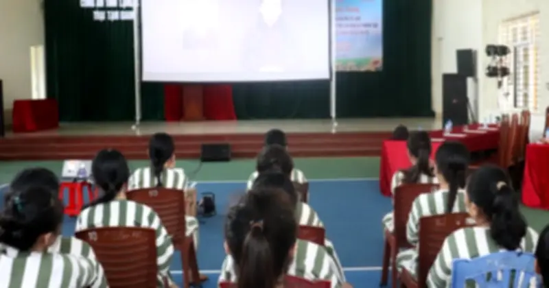 Bộ Công an đề xuất cho người bị tạm giữ, tạm giam xem thời sự, nhận tiền qua mã QR