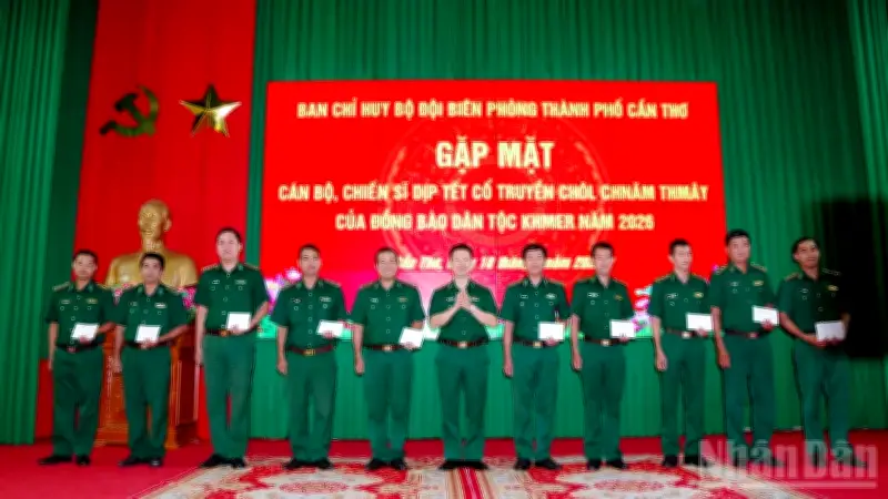 Bộ đội Biên phòng Cần Thơ chúc Tết Chol Chnam Thmay, ghi nhận đóng góp của chiến sĩ Khmer