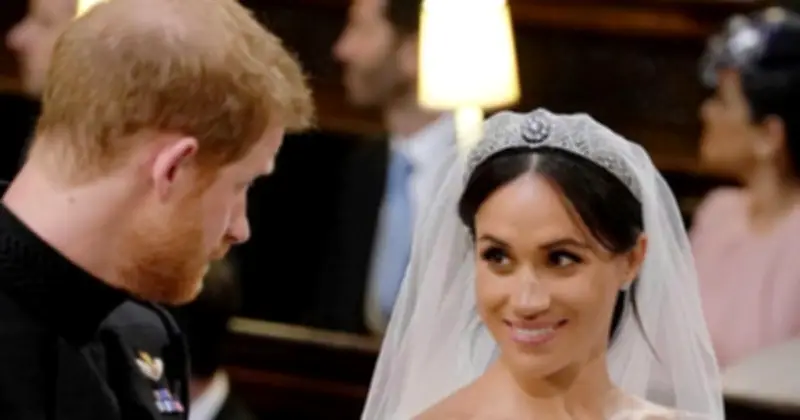 Bí mật đằng sau chiếc vương miện cưới của Meghan Markle: Tranh cãi giữa Harry và Nữ hoàng Elizabeth II