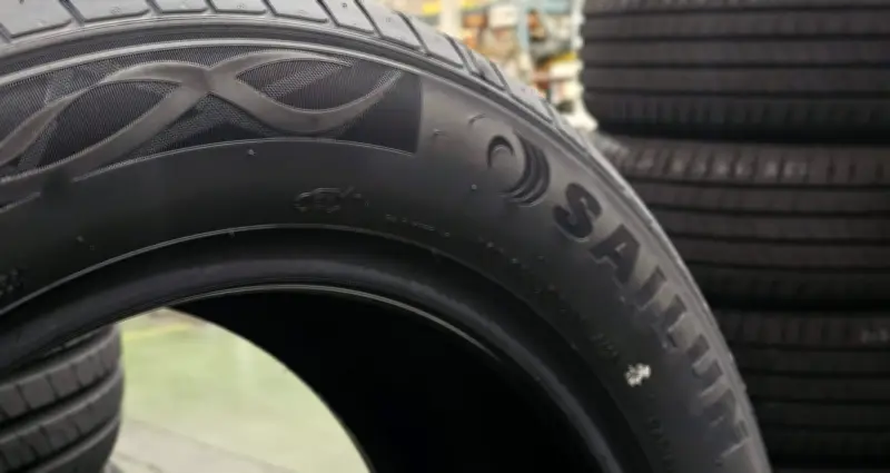 Bí mật phía sau lốp ô tô bền bỉ: Không chỉ là cao su đen