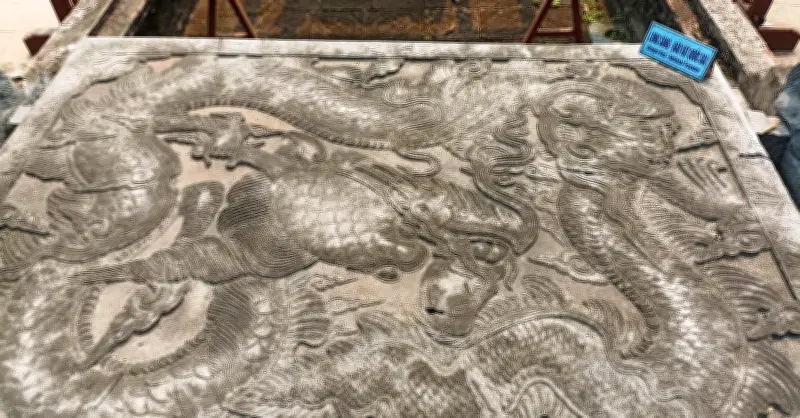Bí ẩn bàn tay người trên hình rồng: Điều khắc lạ là bảo vật quốc gia