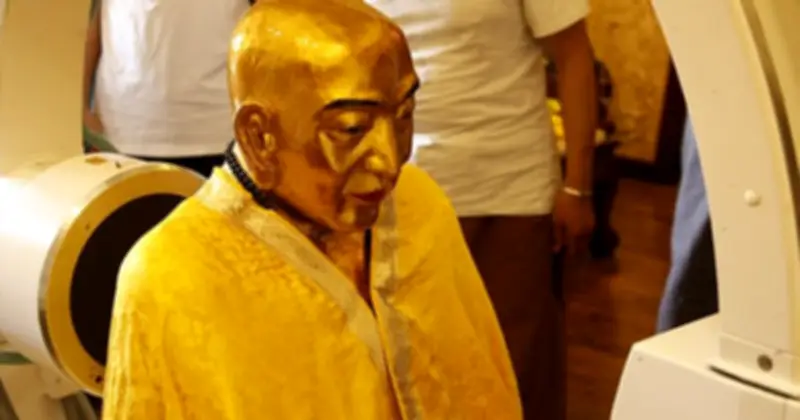 Bí ẩn nghìn năm: Xác ướp nhà sư Ấn Độ trong lớp mạ vàng tại chùa Trung Quốc