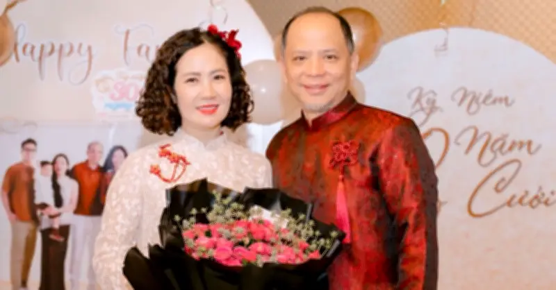 Bà Ngoại U60 Nguyệt Hằng và Hôn Nhân 30 Năm Khó Tìm Với Diễn Viên Anh Tuấn